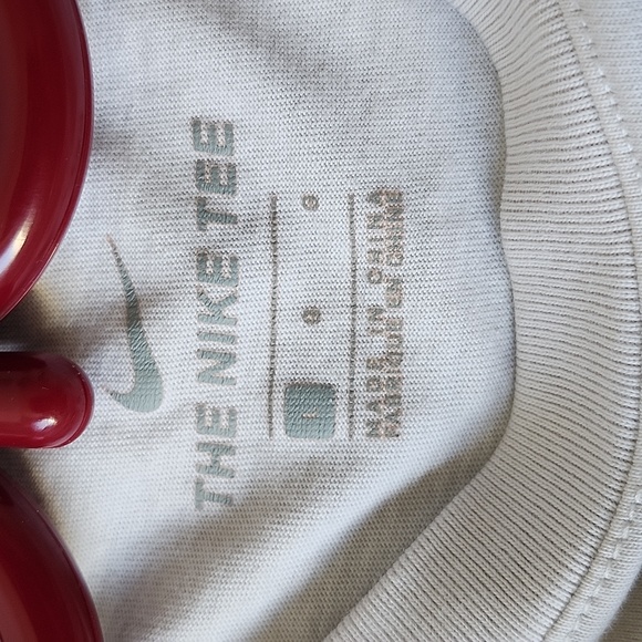 Nike Air graphic tshirt with desert tree logo - Picture 6 of 6